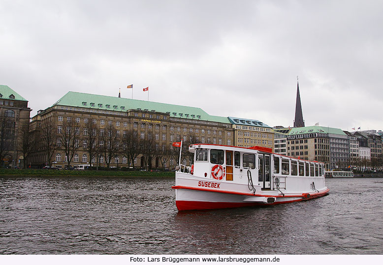 Der Alsterdampfer Susebek auf der Binnenalster in Hamburg