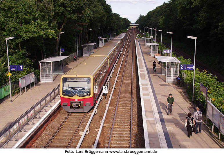 Der Berliner S-Bahn Bahnhof Biesdorf