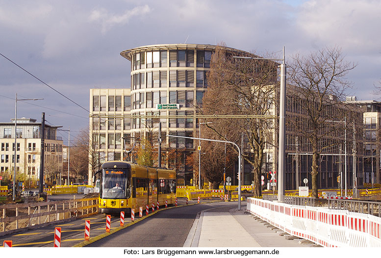 Die Straßenbahn in Dresden auf der Carolbrücke