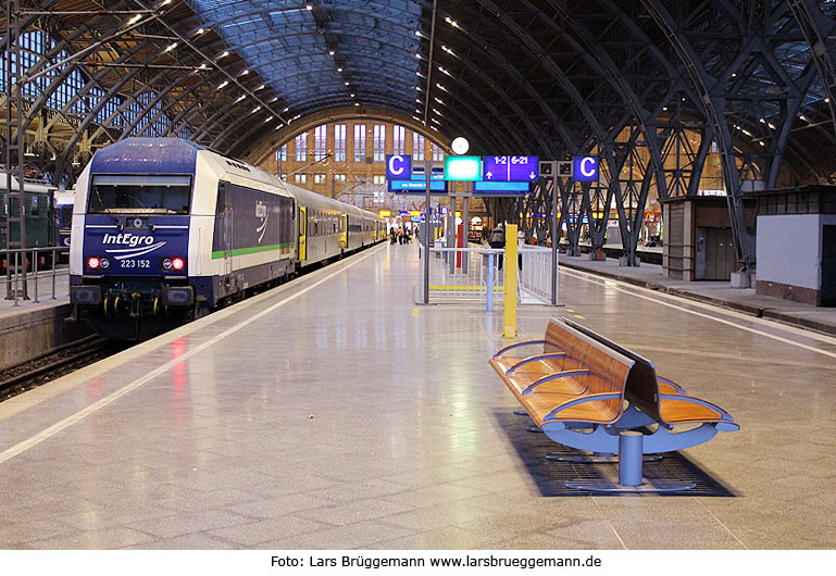 Eilzug von Leipzig nach Chemnitz der Mitteldeutschen Regiobahn mit einer Integro Lok