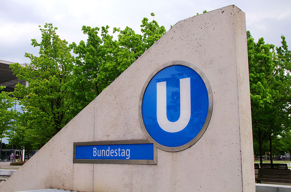 Die Haltestelle Klosterstraße der U-Bahn in Berlin