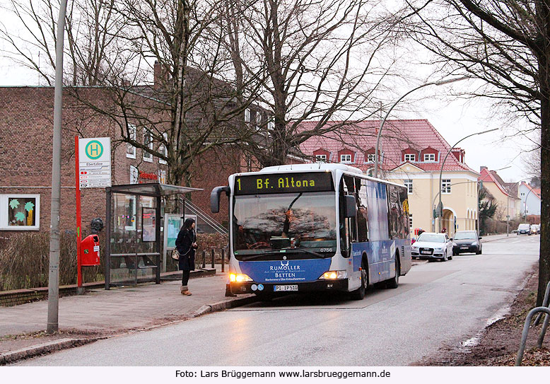 Ein VHH Bus an der Haltestelle Ebertallee