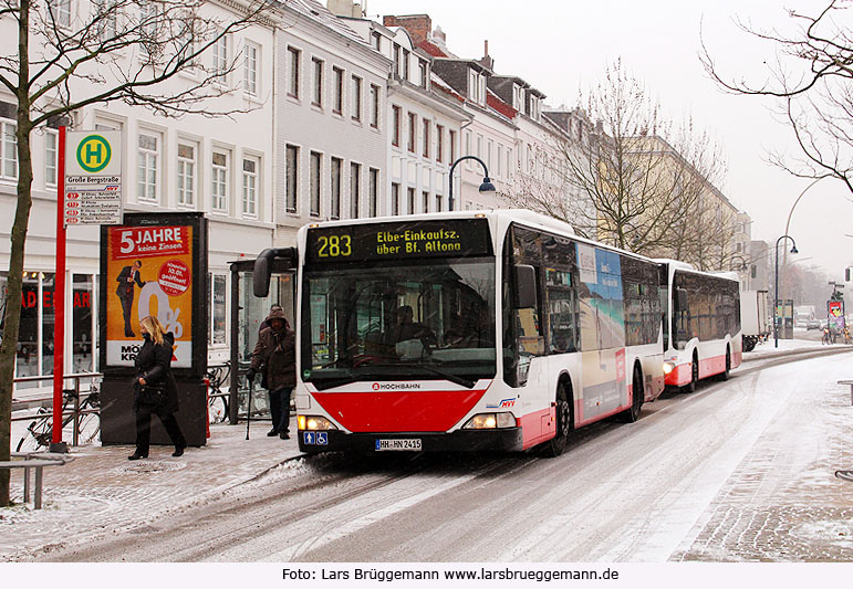 Die Haltestelle Große Bergstraße in Hamburg-Altona