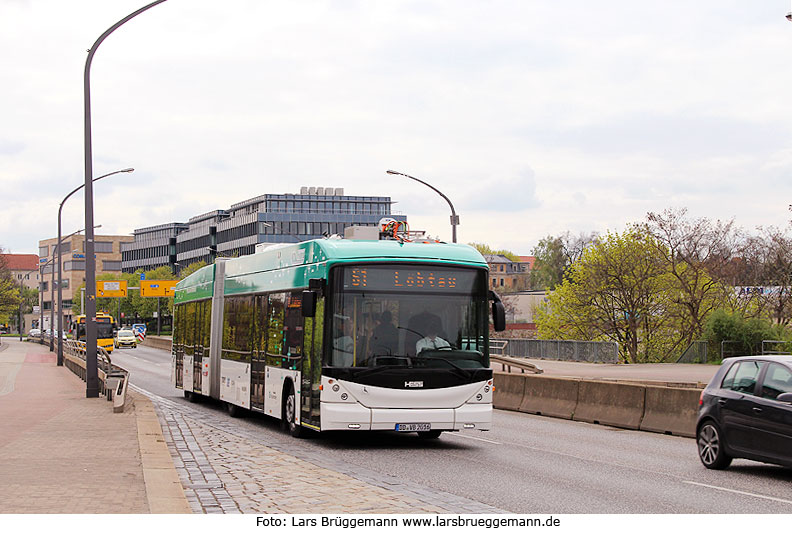 Die Haltestelle Zwickauer Straße mit einem Hess Elektrobus