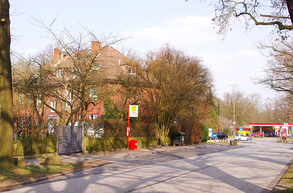 Die Bushaltestelle Osdorfer Weg in Hamburg