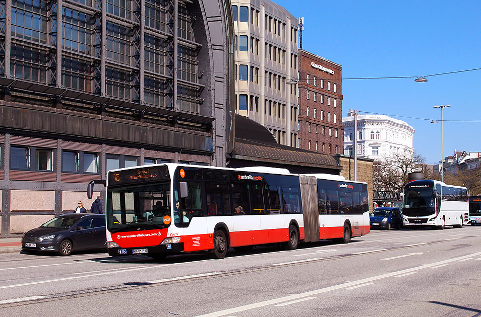 Ein Umbrella Bus am Hamburgrer Hauptbahnhof