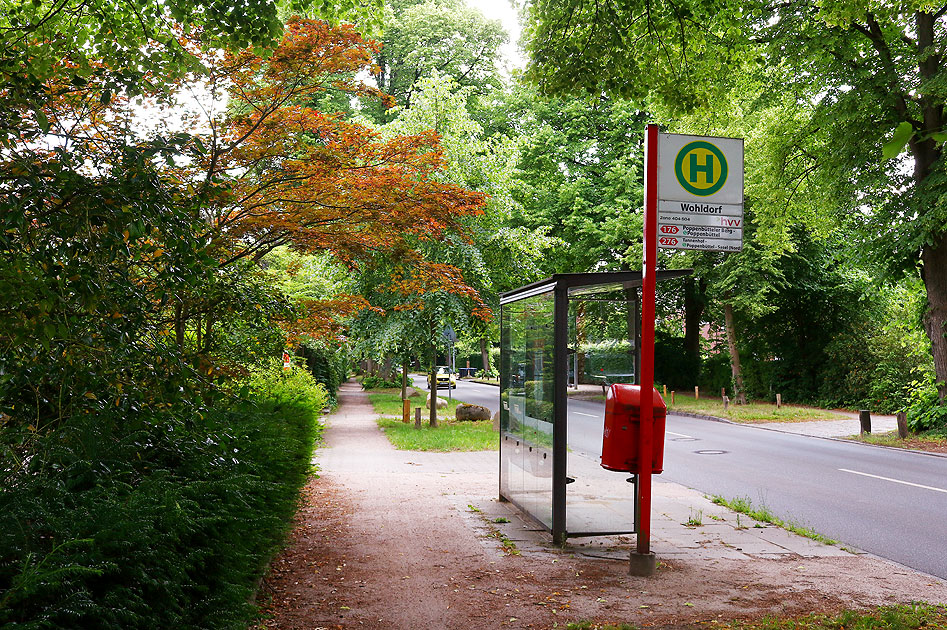 Die Bushaltestelle Wohldorf in Hamburg