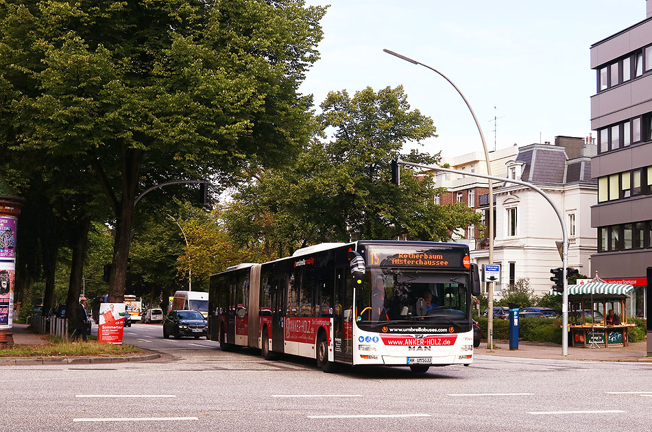 Ein Umbrella Bus an der Haltestelle U-Bahn Hallerstraße