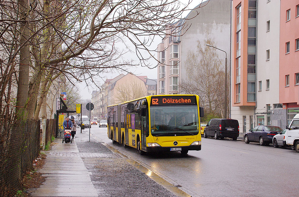 DVB Bus in Dresden an der Haltestelle Gutenbergstraße