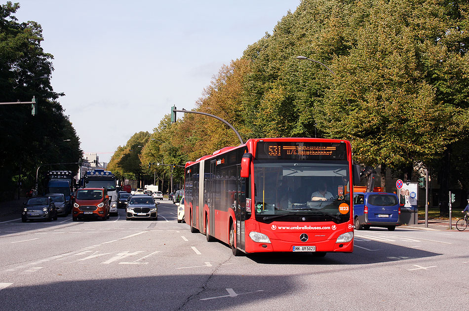 Ein Umbrella Bus im SEV am Bahnhof Dammtor in Hamburg