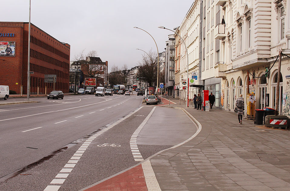 Das modernste Bussystem Europas: Die Bushaltestelle Neuer Pferdemarkt in Hamburg