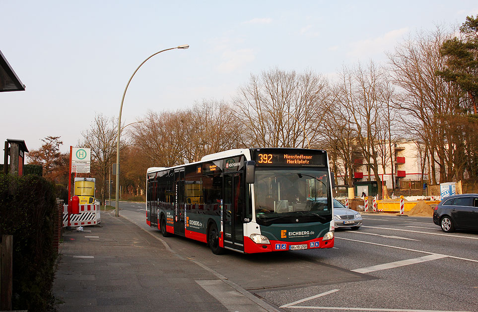 Die Haltestelle Farnhornweg in Hamburg-Lurup