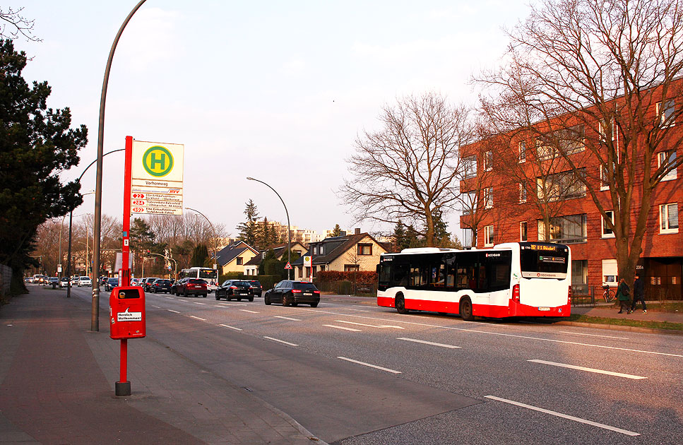 Die Bushaltestelle Vorhornweg in Hamburg-Lurup