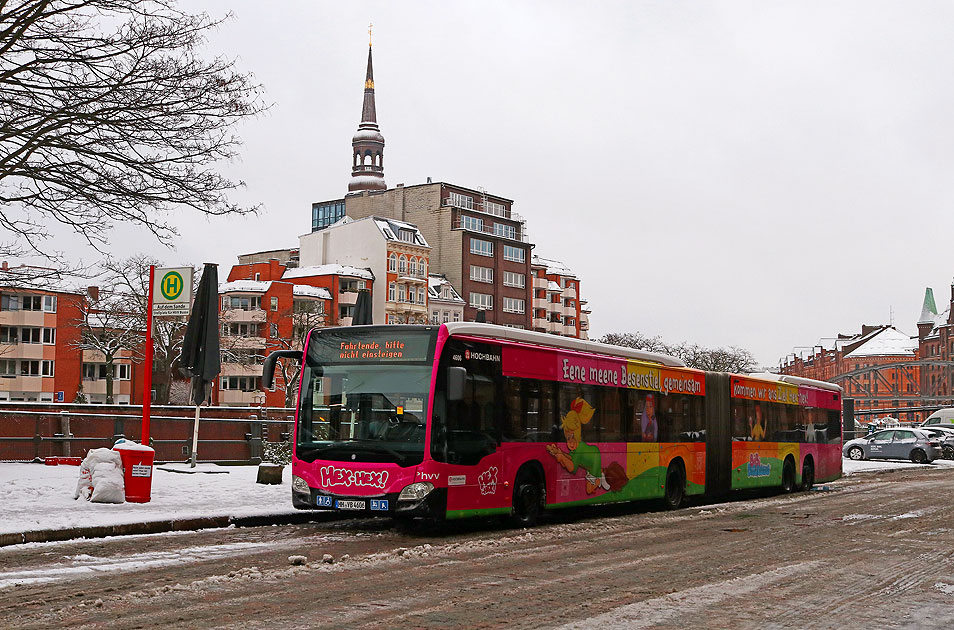 Bibi Blocksberg Werbebus der Hamburger Hochbahn in der Speicherstadt