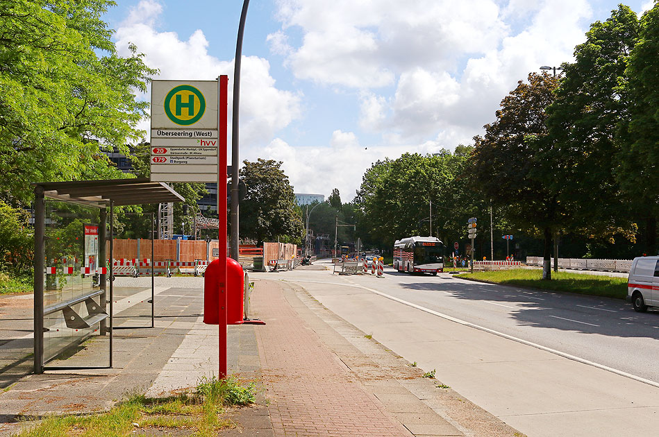 Die Bushaltestelle Überseering (West) wird in Zukunft von der U-Bahn-Linie U5 entlastet wereden