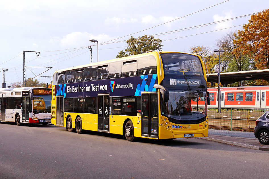 Berliner Doppeldeckerbus BVG 3576 auf dem ZOB in Hamburg-Bergedorf