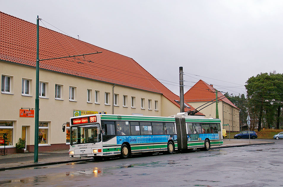 Innovative Elektromobilit&auml;t in Eberswalde: Der Obus in Eberswalde an der Haltestelle Nordend