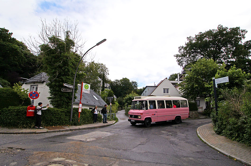 Die Bergziege der VHH n Hamburg-Blankenese an der Haltestrelle Kahlkamp