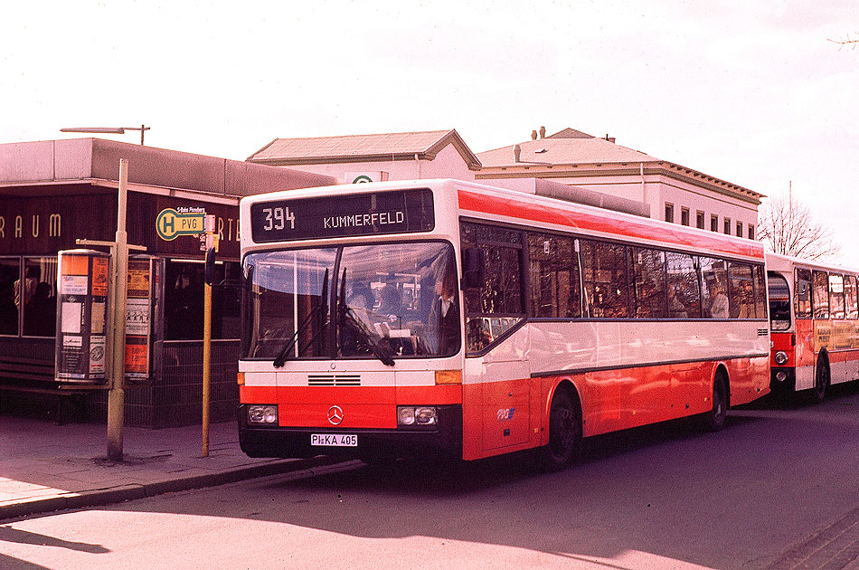 Ein PVG Bus vor dem Bahnhof Pinneberg