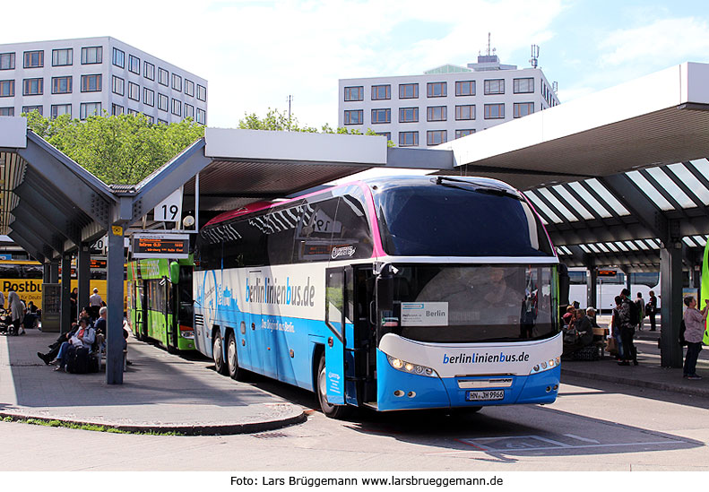 Ein Berlinlinienbus auf dem ZOB in Berlin