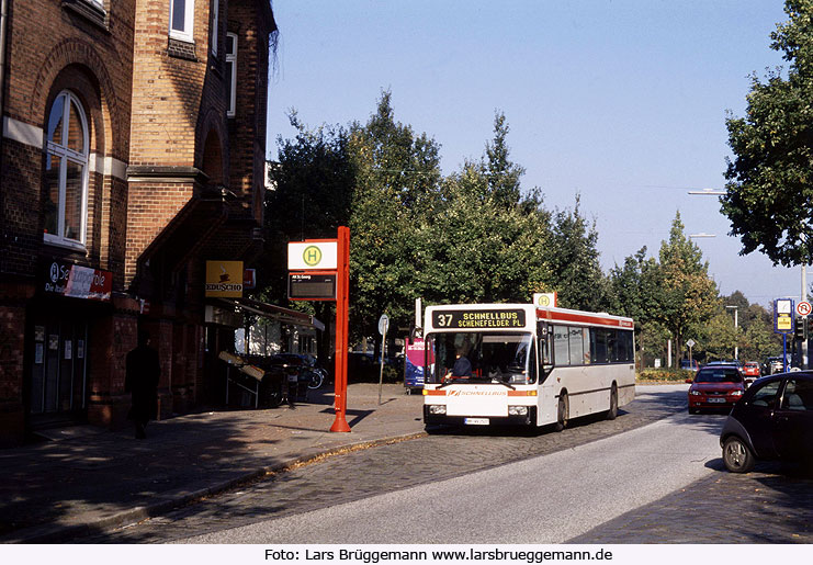 Die Haltestelle AK St. Georg der Schnellbuslinie 37 in Hamburg