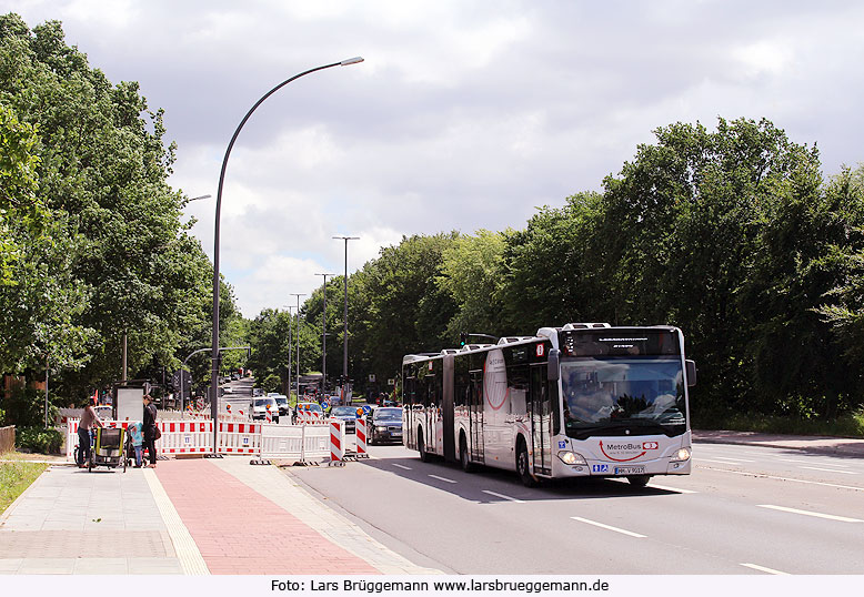 Ein VHH-Bus an der Haltestelle Stadionstraße in Hamburg