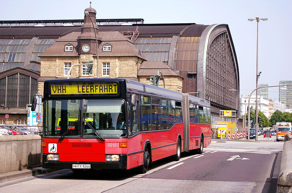 Ein VHH-Bus vor dem Hamburger Hauptbahnhof