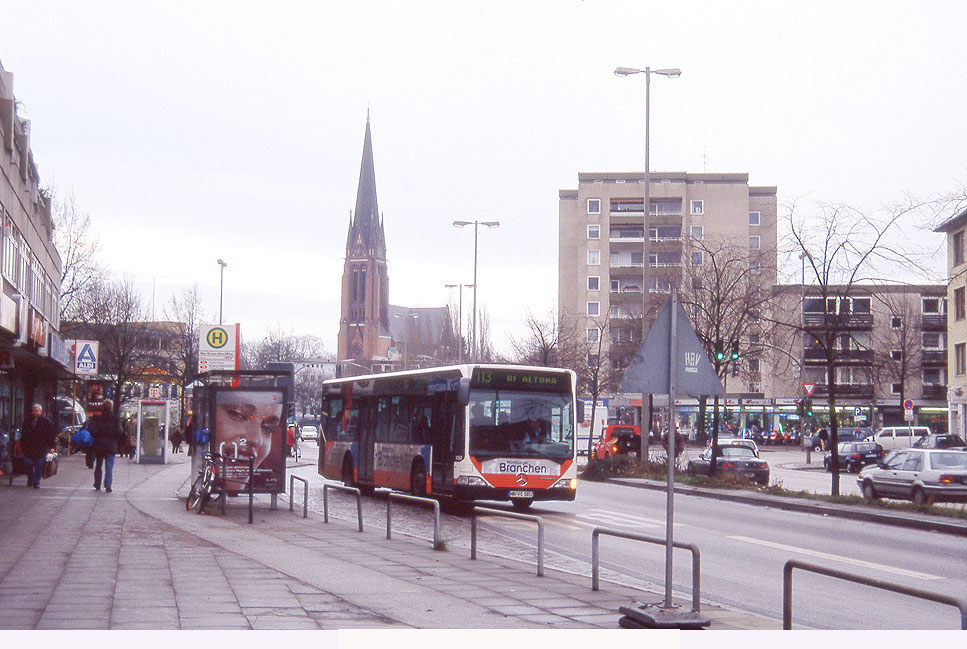 Haltestelle Max-Brauer-Allee Linie 113 in Hamburg