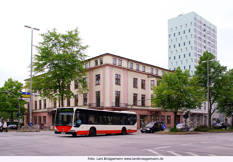 Ein Jasper Bus auf der Buslinie 112 am Bahnhof Altona