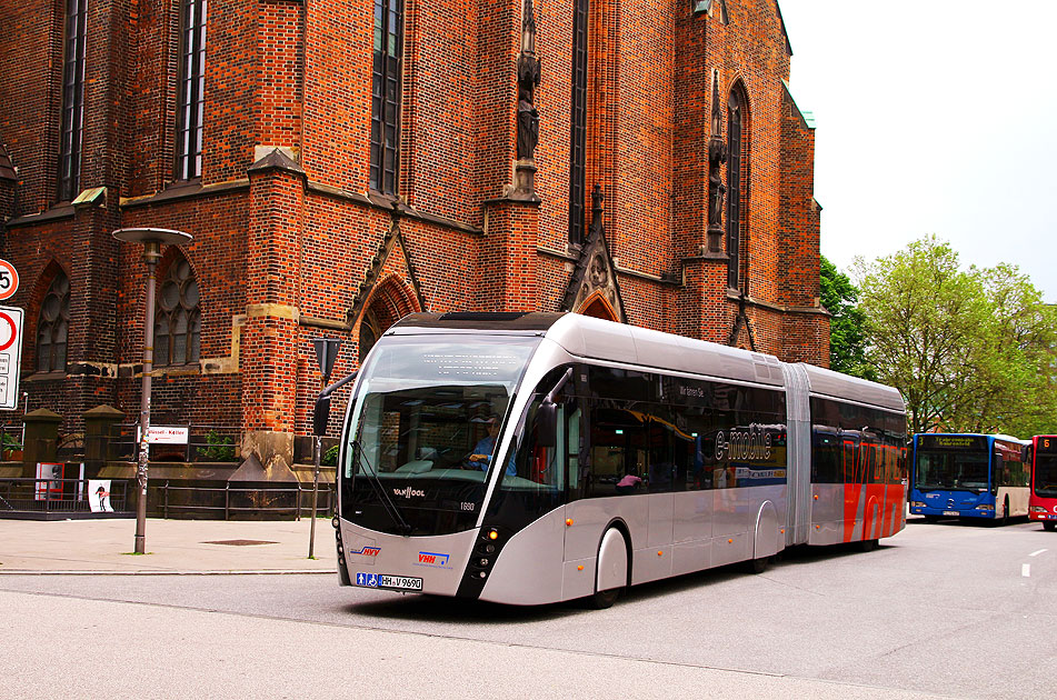 Der Van Hool Exqui.City im Einsatz bei der VHH in Hamburg auf der Metrobuslinie 3