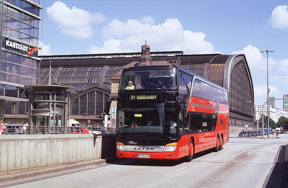 Der VHH Doppeldecker von Setra am Hamburger Hbf