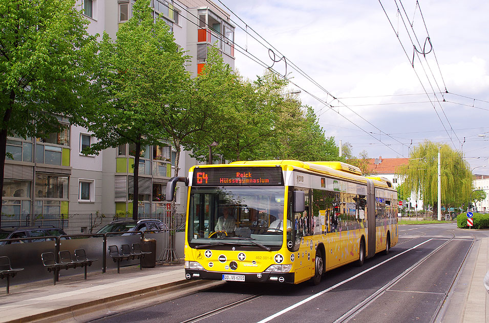 Die Haltestelle Zwinglistraße der Straßenbahn in Dresden