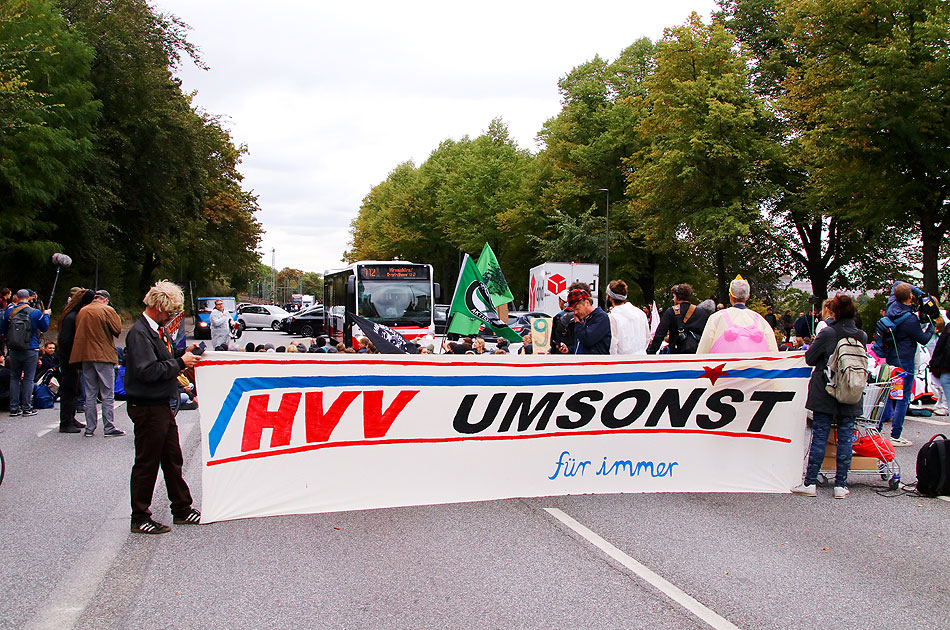 Die Forderung HVV umonst bei Friday for Future mit einem Hochbahn-Bus