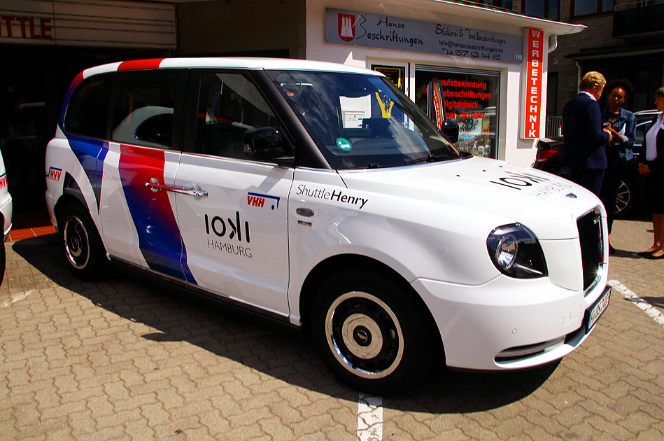 Ein Ioki Auto mit dem Namen Shuttle Henry in Hamburg-Osdorf