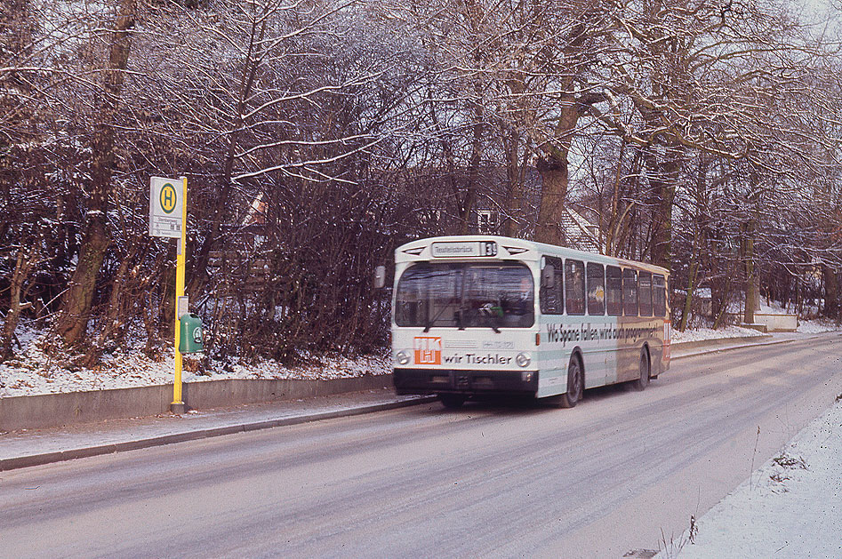 Die Bushaltestelle Sternbergweg in Hamburg - Eine Haltestelle der Buslinie 39