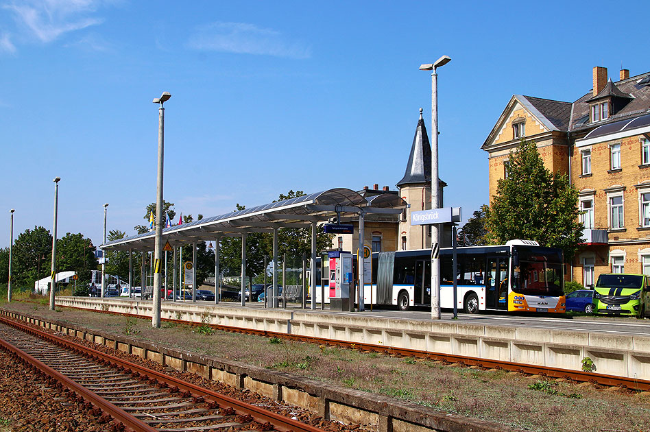 Ein Regio Bus am Bashnhof Königsbrück