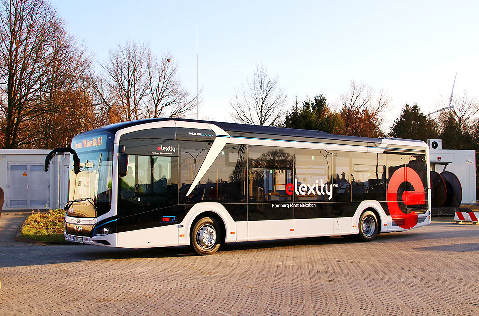 Ein VHH Elektrobus von MAN - ein MAN Lions City E mit Eigenwerbung Elexity