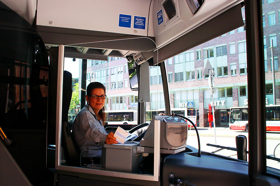 Die Trennscheibe zum Fahrerplatz im Hochbahn-Bus 1971