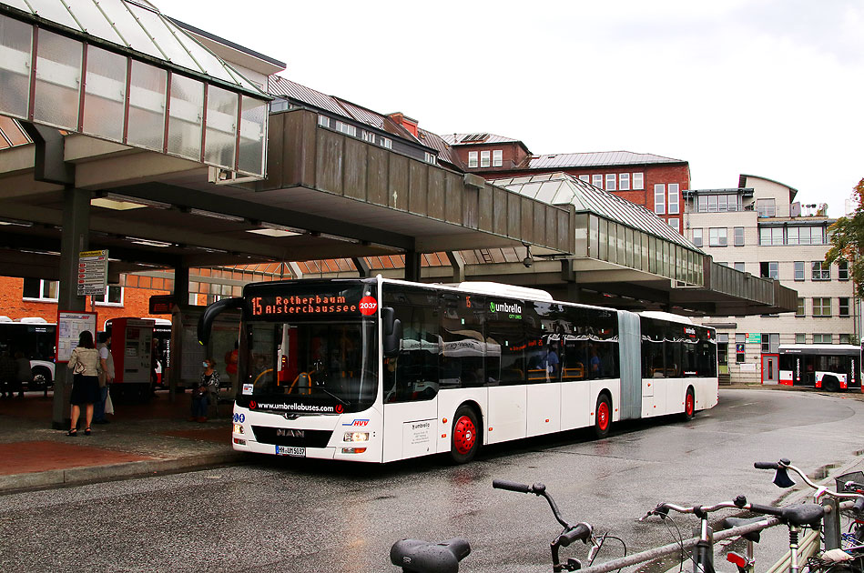 Ein Umbrella-Bus im Auftrag der VHH in Hamburg