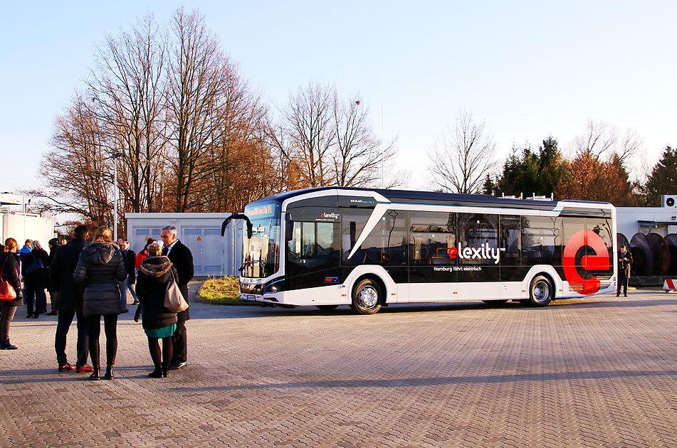 Ein VHH Elektrobus von MAN - ein MAN Lions City E mit Eigenwerbung Elexity