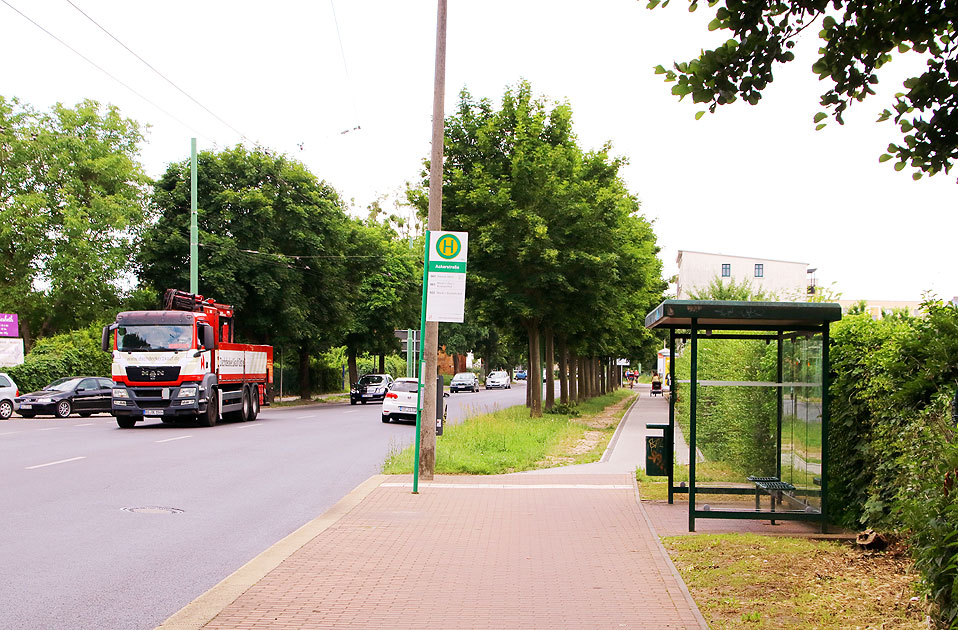 Die Bushaltestelle Ackerstraße in Eberswalde