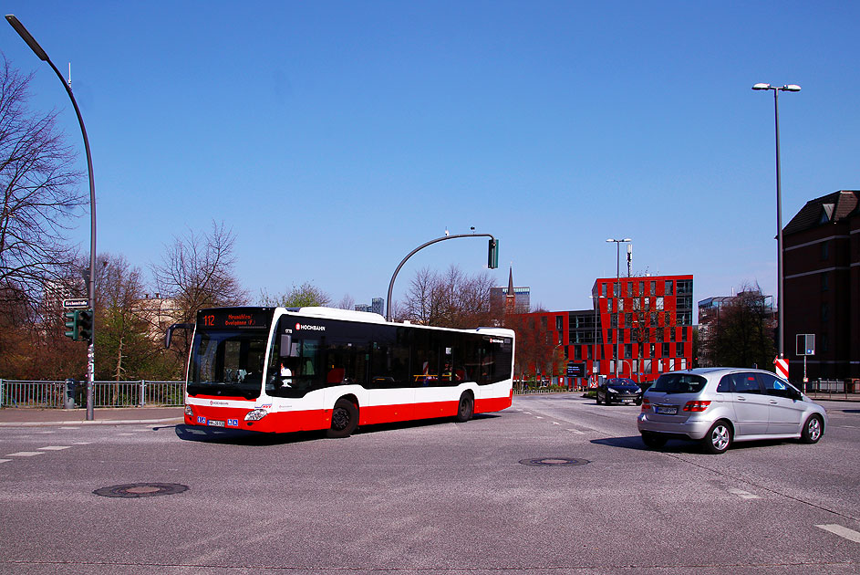 Ein Hochbahn Bus am Fischmarkt in Hamburg