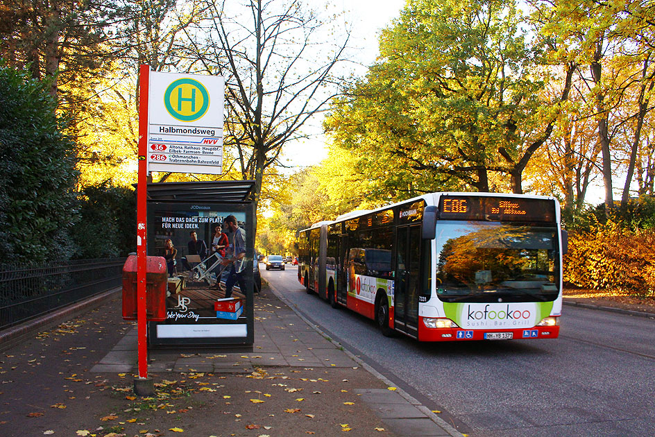 Die Bushaltestelle Halbmondsweg in Hamburg