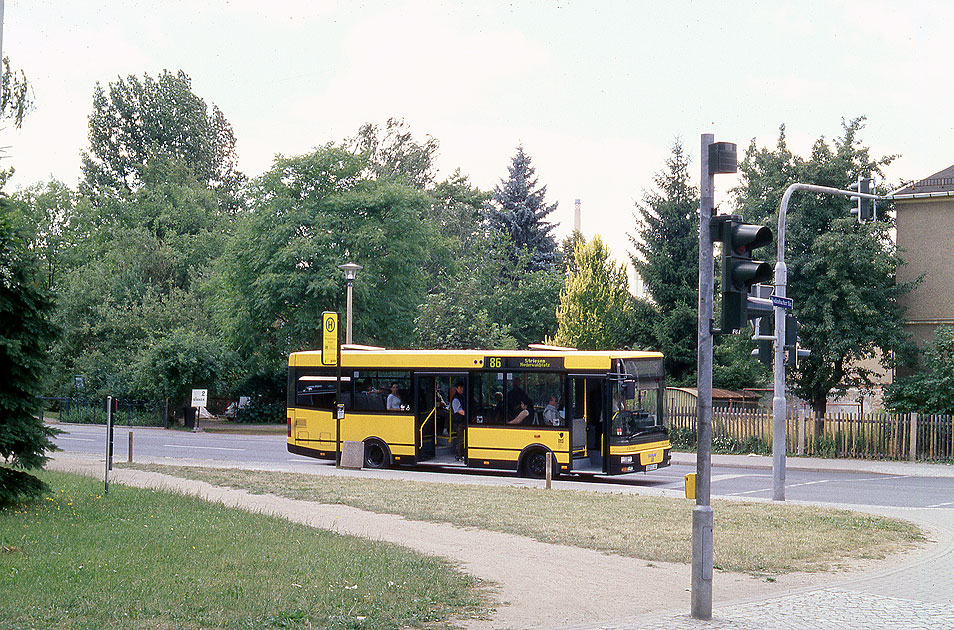 Ein von der DVS in Dresden an der Haltestelle Marienberger Straße