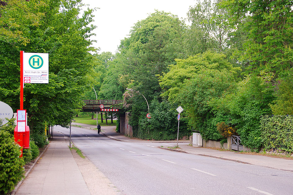 Die Bushaltestelle Baron-Vogt-Straße in Hamburg