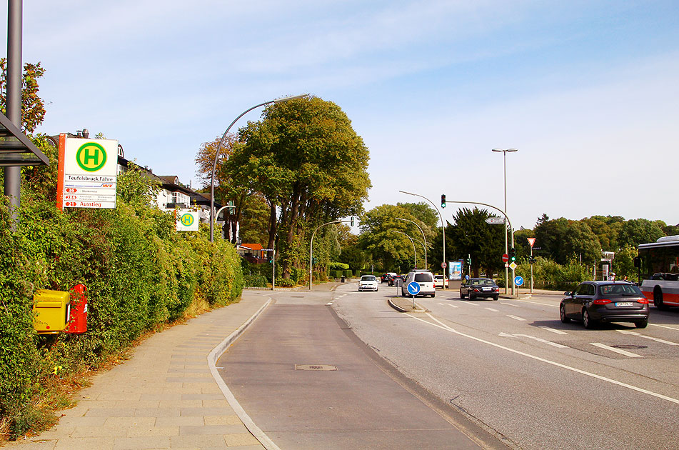 Die Bushaltestelle Teufelsbrück Fähre in Hamburg