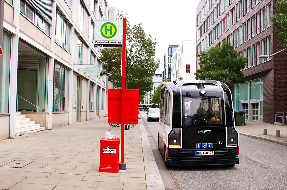 Der HEAT Bus in der Hafencity an der Haltestelle Vasco-da-Gama-Platz