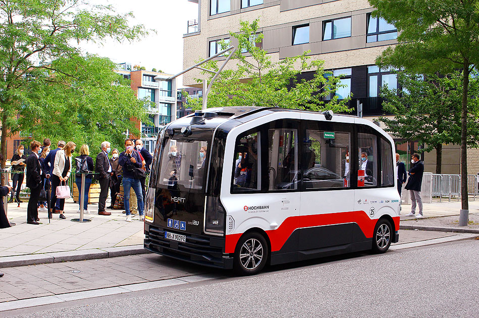 Der HEAT Bus der Hamburger Hochbahn in der Hafencity