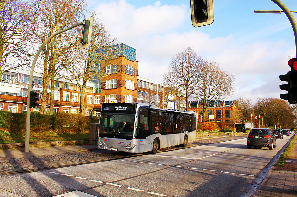 Die Bushaltestelle Elbschloßstraße in Hamburg-Nienstedten