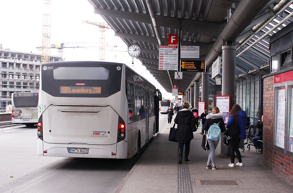 Auf dem ZOB vom Bahnhof Hamburg-Bergedorf